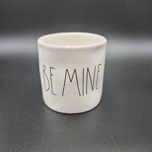 Rae Dunn Candle Be Mine 9 oz Sweet Pea Scented Home Gift Housewarming